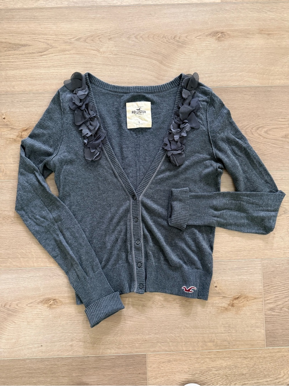 Hollister Gray Floral Appliqué Button Front Knit Cardigan Women’s Large